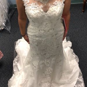 Modi Lee Wedding dress!